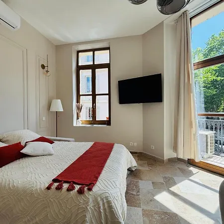 Le Sainte Rose Standing, Center On Foot Apartment